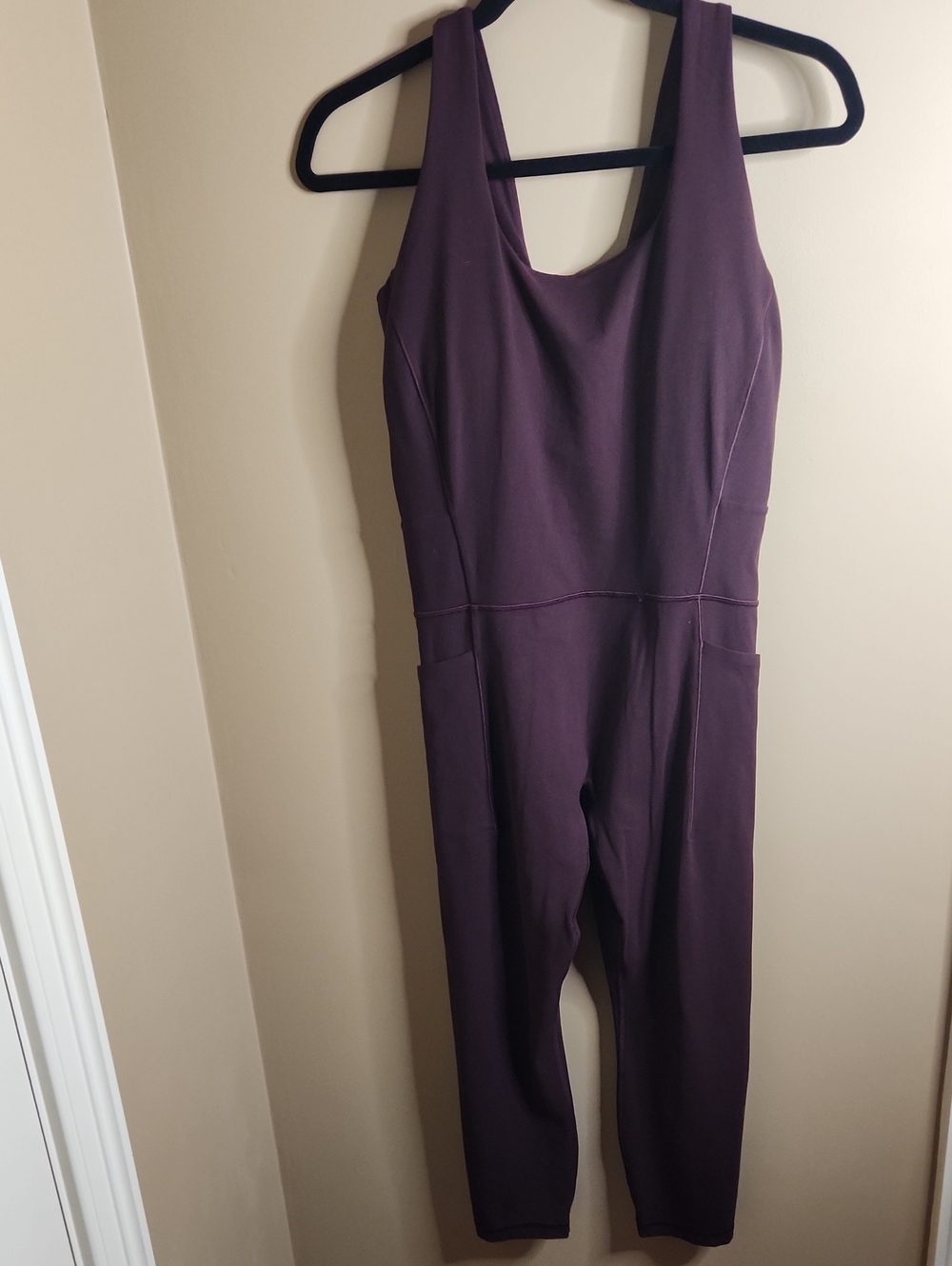 Athleta Salutation 7/8 Bodysuit in Maroon. Size L. #824817